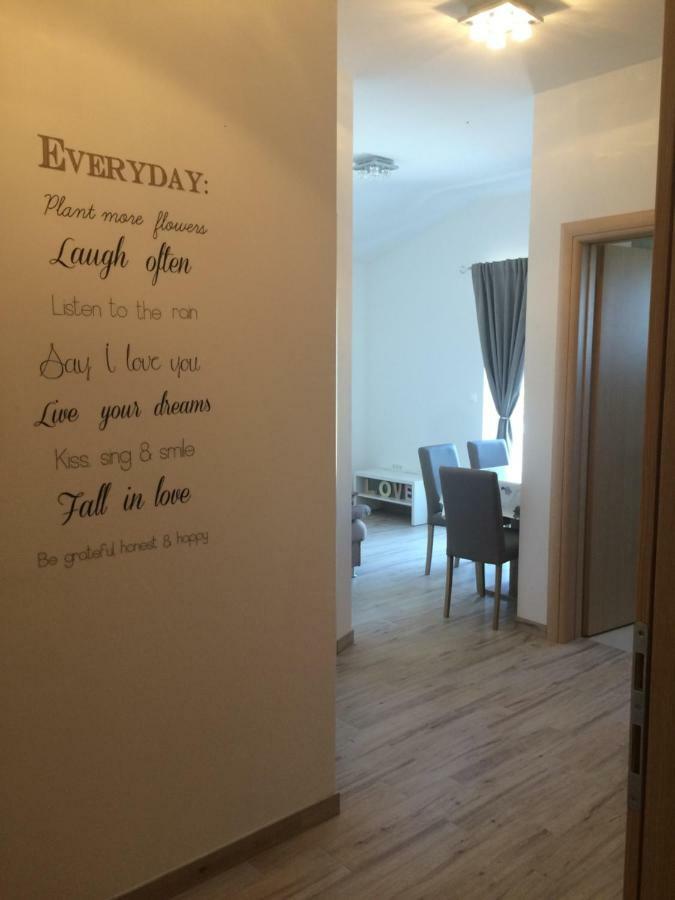 ורסי Apartments Sofija מראה חיצוני תמונה